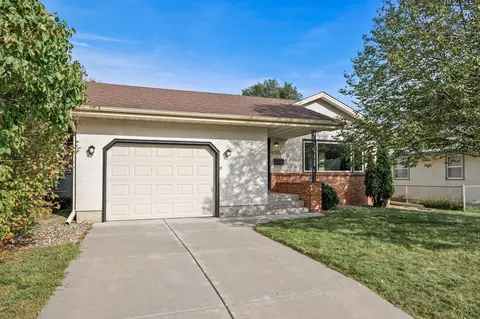 1572 Mcafee St, Saint Paul, MN 55106