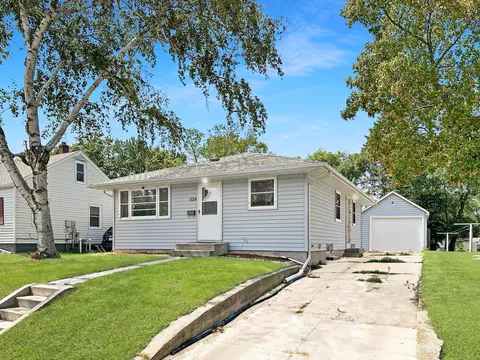 624 Charlotte St SE, Willmar, MN 56201