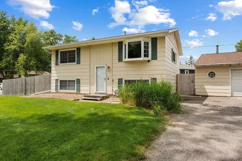 302 Woodland Dr, Owatonna, MN 55060