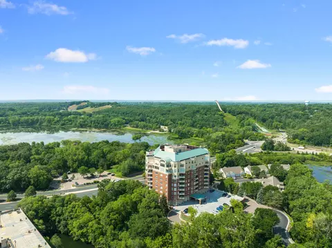8301 Creekside Cir #830, Bloomington, MN 55437