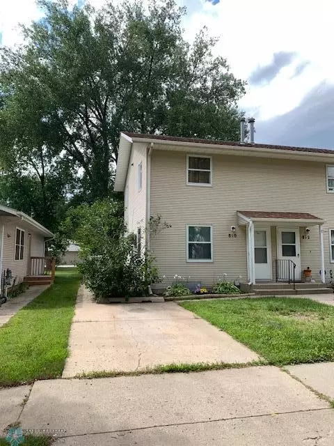 810 26th St N, Fargo, ND 58102