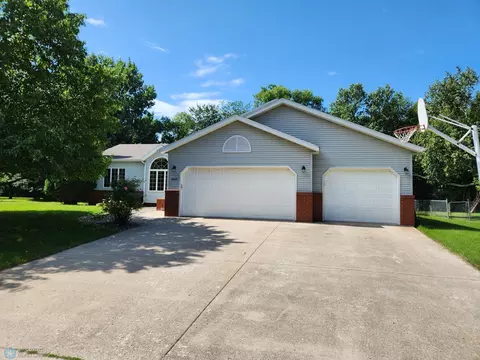 2843 39th Ave S, Fargo, ND 58104