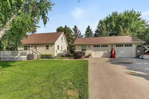 105 33rd St NW, Willmar, MN 56201