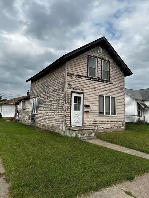 602 E Sanborn St, Winona, MN 55987