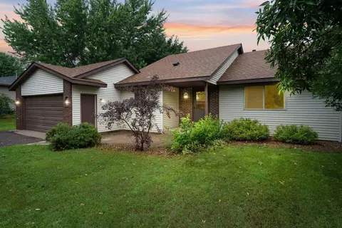 6140 Cougar Trl, North Branch, MN 55056