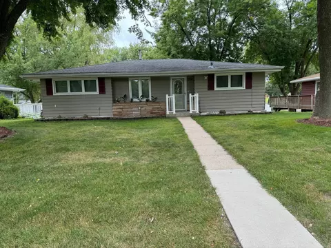 1704 Frank Hall Dr, Albert Lea, MN 56007
