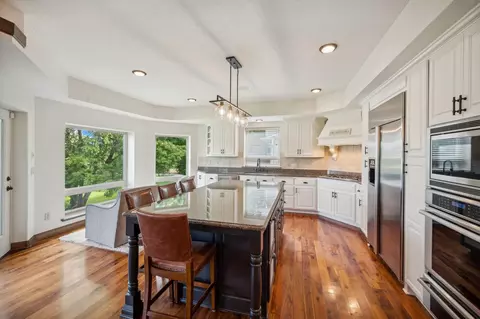 Kitchen - 60 Crabapple Ln, Excelsior, MN 55331 photo 2 of 6