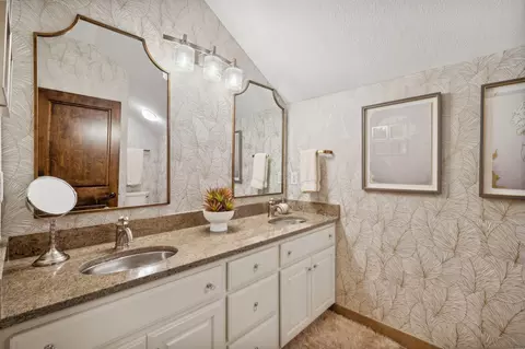 Bath - 60 Crabapple Ln, Excelsior, MN 55331 photo 5 of 6