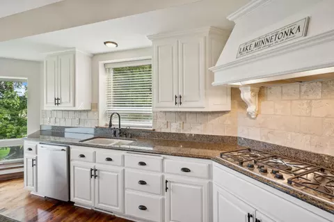 Kitchen - 60 Crabapple Ln, Excelsior, MN 55331 photo 3 of 6