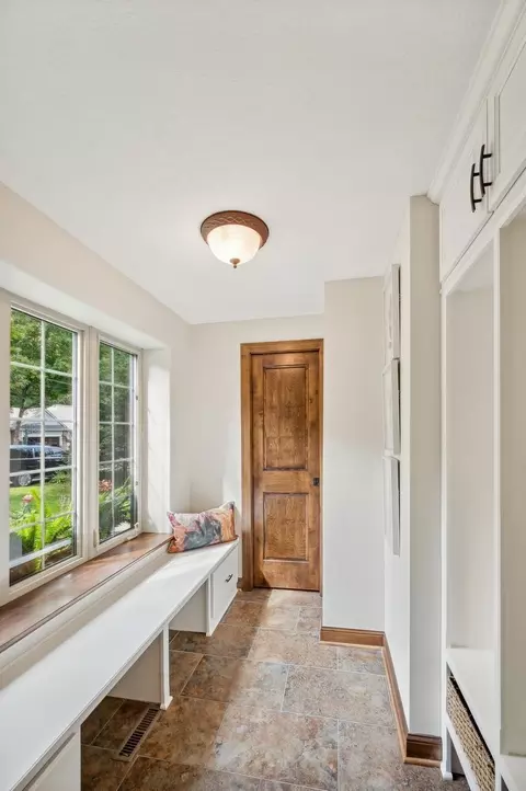 Entry Way - 60 Crabapple Ln, Excelsior, MN 55331 photo 4 of 5