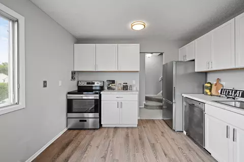 2356 Londin Ln E, Maplewood, MN 55119