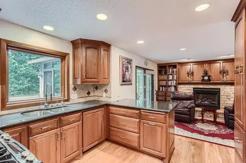 4551 Ches Mar Dr, Eagan, MN 55123 photo 8