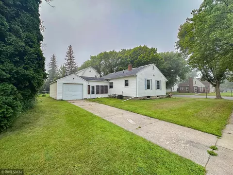 301 S 8th St, Olivia, MN 56277