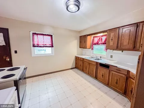 301 S 8th St, Olivia, MN 56277 photo 5