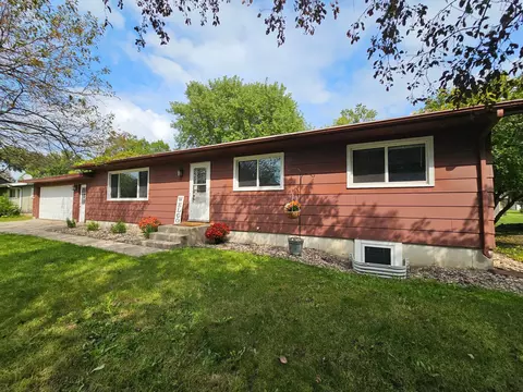 331 8th St E, Hector, MN 55342