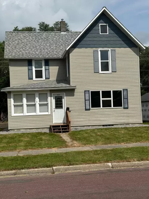 303 E Wyoming St, Redwood Falls, MN 56283