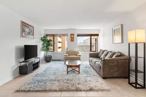 19 S 1st St #B702, Minneapolis, MN 55401