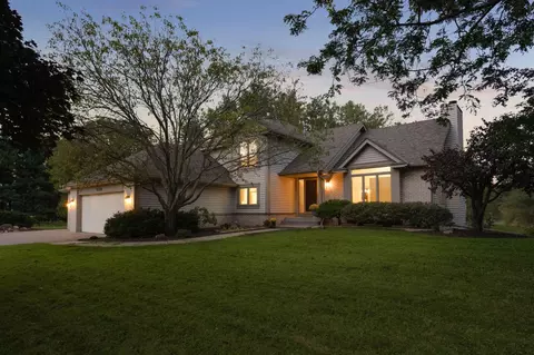 9450 Arnold Ave, Inver Grove Heights, MN 55077