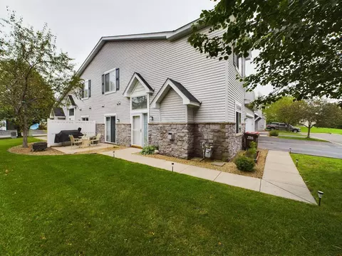 6827 Meadow Grass Ln S, Cottage Grove, MN 55016