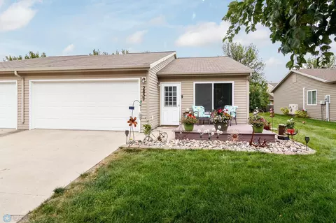 2832 35th St S, Moorhead, MN 56560