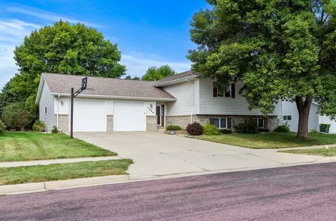 1235 Patricia Ct, Marshall, MN 56258