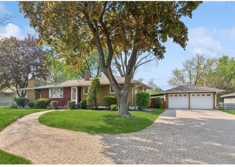 1211 W 106th St, Bloomington, MN 55431