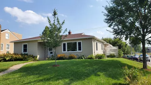 2082 3rd St E, Saint Paul, MN 55119