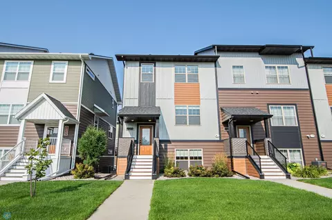5825 41st St S, Fargo, ND 58104