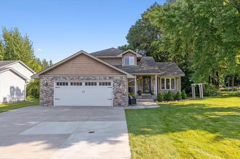 2730 Oak Ridge Dr, Monticello, MN 55362
