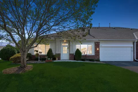 5921 Prairie Ridge Dr, Shoreview, MN 55126