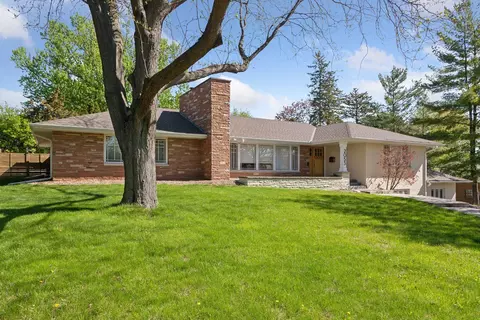 2053 Upper Saint Dennis Rd, Saint Paul, MN 55116