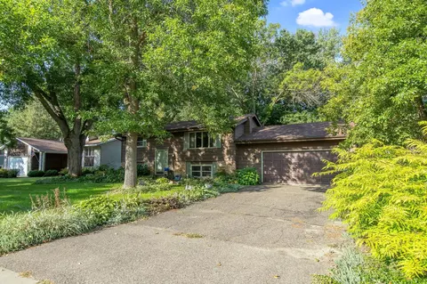 8280 Sunnyside Rd, Mounds View, MN 55112