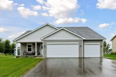 135 E 7th St, Green Isle, MN 55338