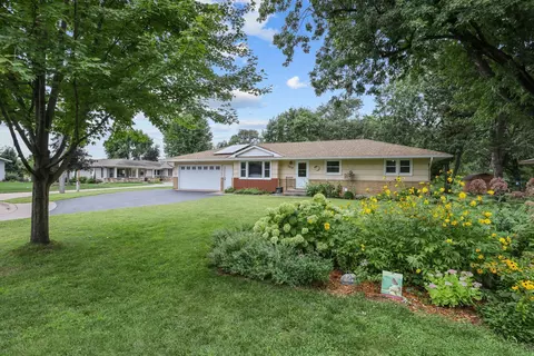 7810 Gloria Cir, Mounds View, MN 55112