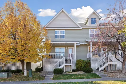 2890 Clover Ridge Dr, Chaska, MN 55318