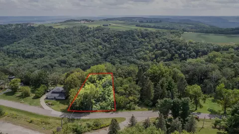 213 Skyline Dr, Wabasha, MN 55981