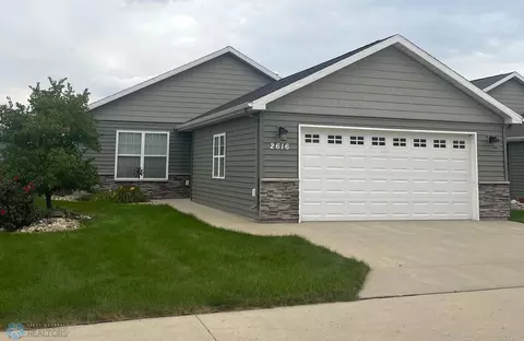 2616 Whispering Creek Cir S, Fargo, ND 58104