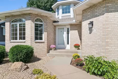 3025 Highpointe Curv, Roseville, MN 55113