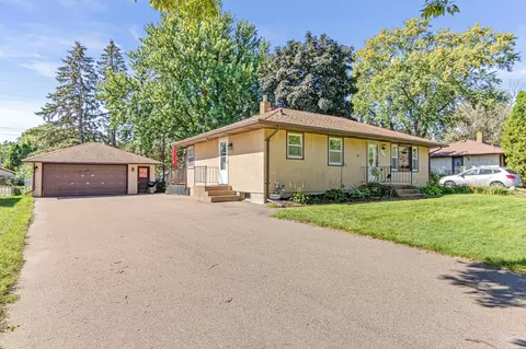 120 Roselawn Ave E, Maplewood, MN 55117