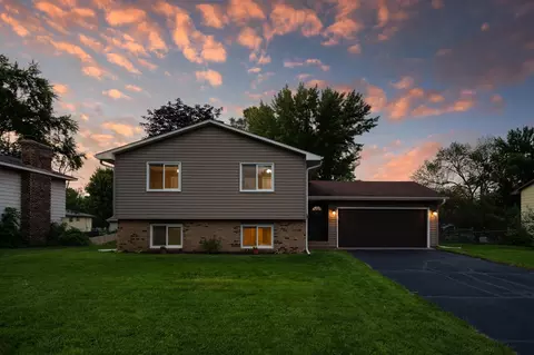 2633 Ridge Ln, Mounds View, MN 55112