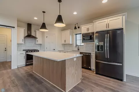 7457 Eagle Pointe Dr S, Fargo, ND 58104 photo 9