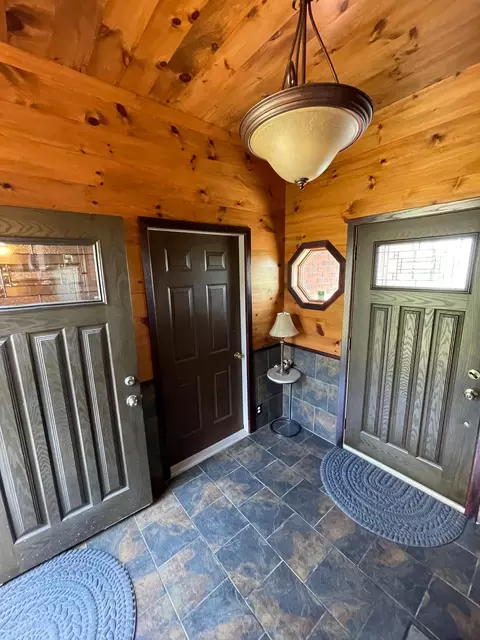 Entry Way - 38364 200th St, Springfield, MN 56087 photo 9 of 13