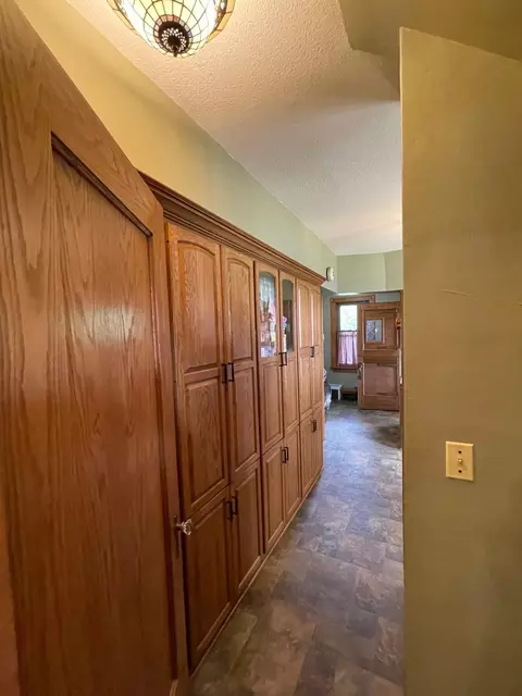 Entry Way - 38364 200th St, Springfield, MN 56087 photo 3 of 13