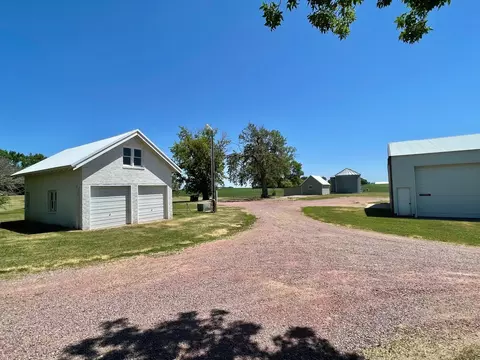 Exterior - 38364 200th St, Springfield, MN 56087 photo 21 of 26