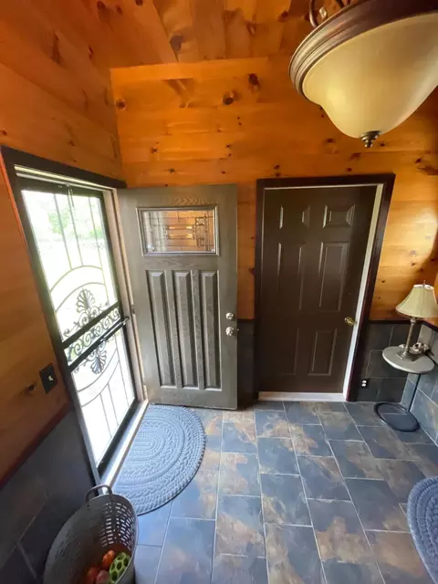 Entry Way - 38364 200th St, Springfield, MN 56087 photo 8 of 13