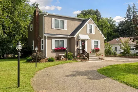 795 County Road B W, Roseville, MN 55113