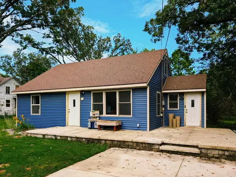 23 2nd Ave NE, New London, MN 56273
