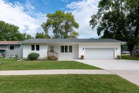 414 W 4th St, Janesville, MN 56048