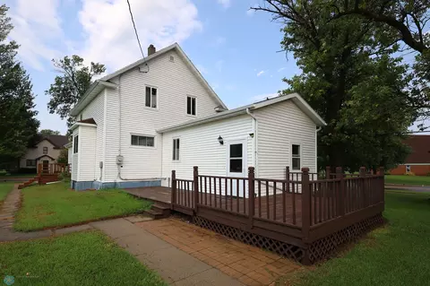 120 2nd St NW, Hillsboro, ND 58045