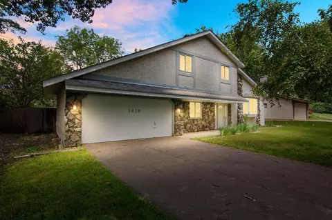 1619 Woodside Ct NE, Fridley, MN 55432